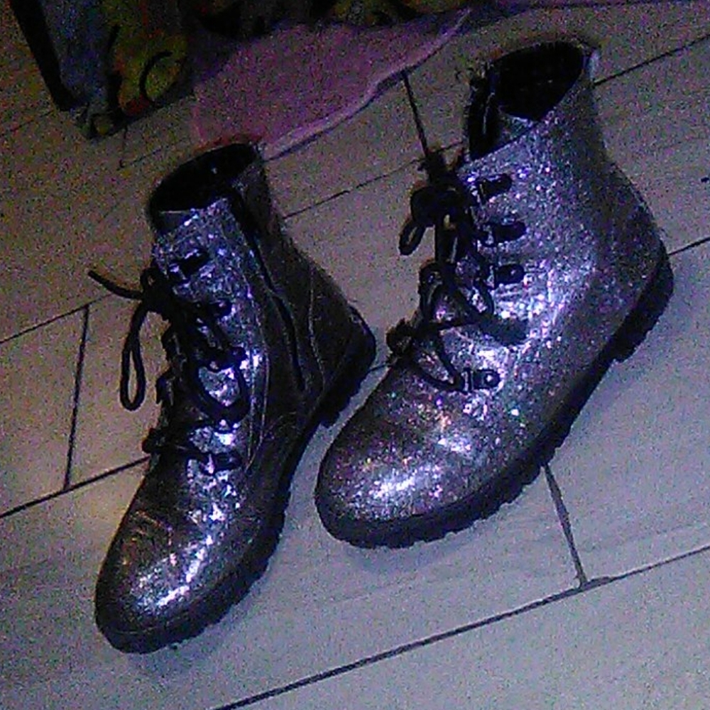 Boots - Picture 2 of 6